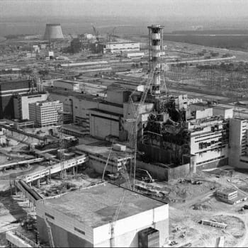 Jaderná elektrárna Černobyl nedlouho po výbuchu
