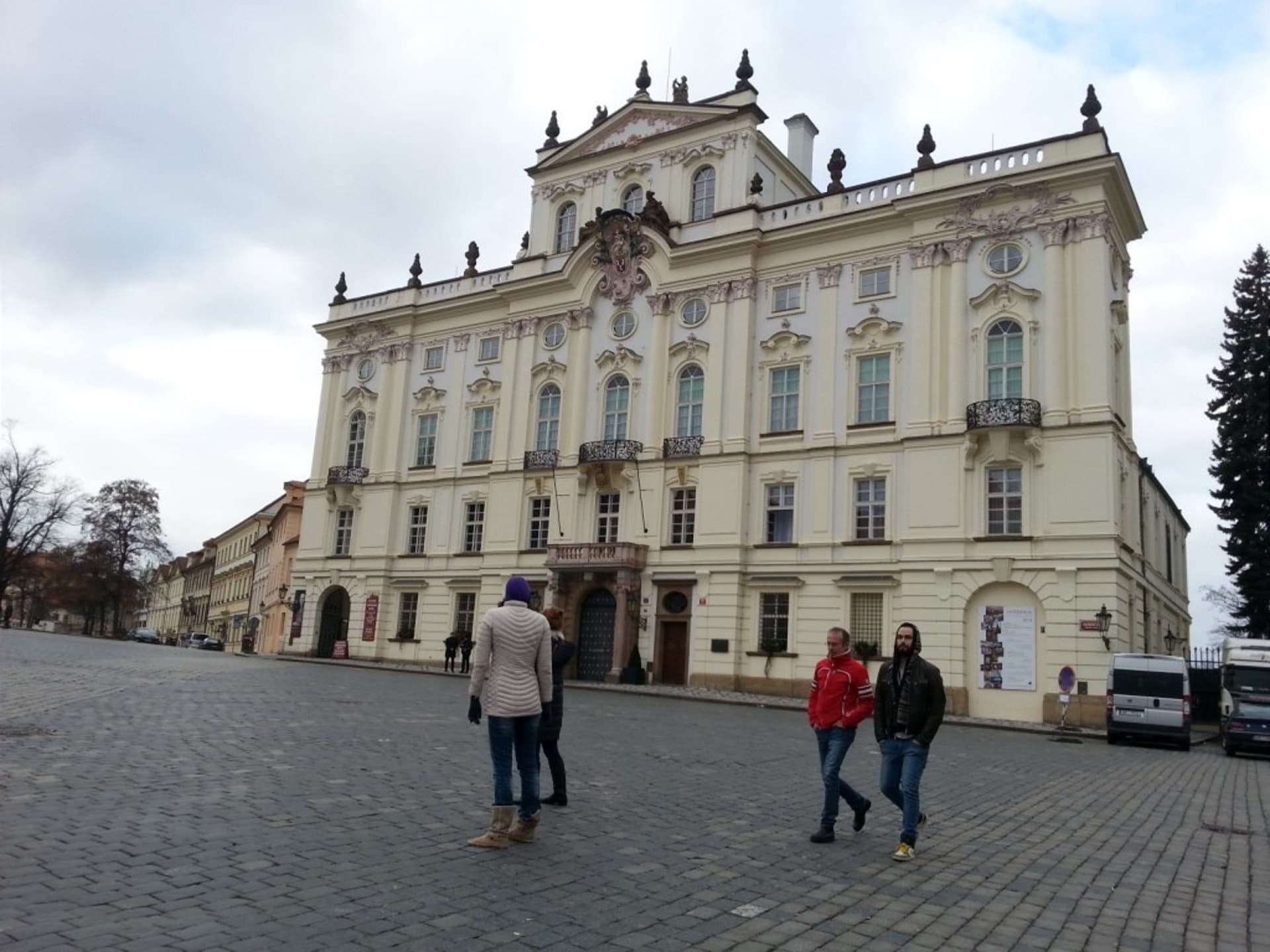 Arcibiskupský palác v Praze, kde se konala nelegální párty.