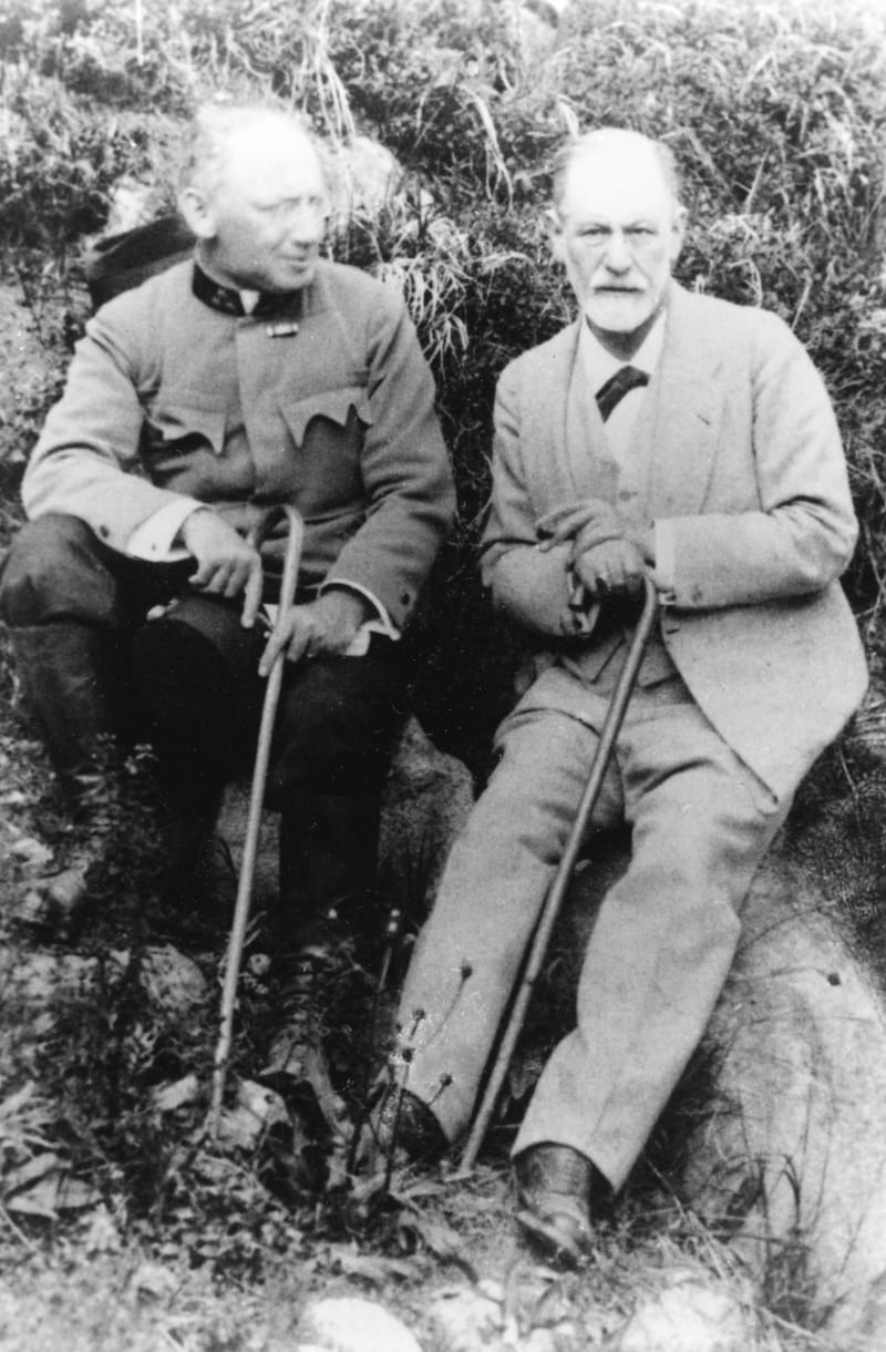 Sigmund Freud se svým studentem Sandorem Ferenczim.