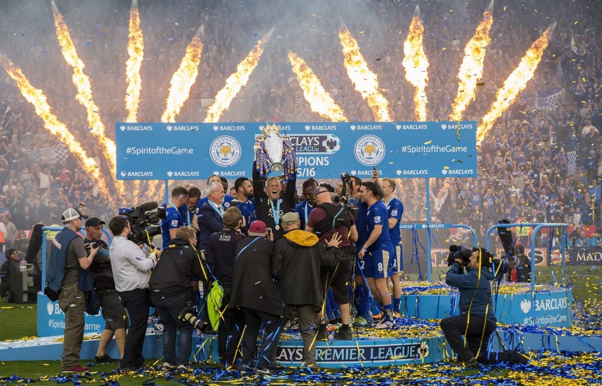 Uběhlo pět let od chvíle, kdy Leicester City dotáhl pohádku do konce a získal titul v Premier League. S pohárem se hráči Leicesteru pomazlili až téměř týden poté, co se dozvěděli, že jsou mistry.