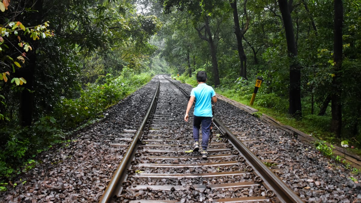 Chlapec na kolejích (ilustrační foto)