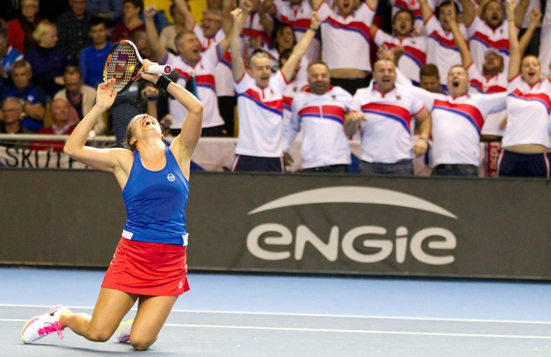 Barbora Strýcová bezprostředně poté, co pomohla v roce 2016 získat pro Českou republiku Fed Cup.