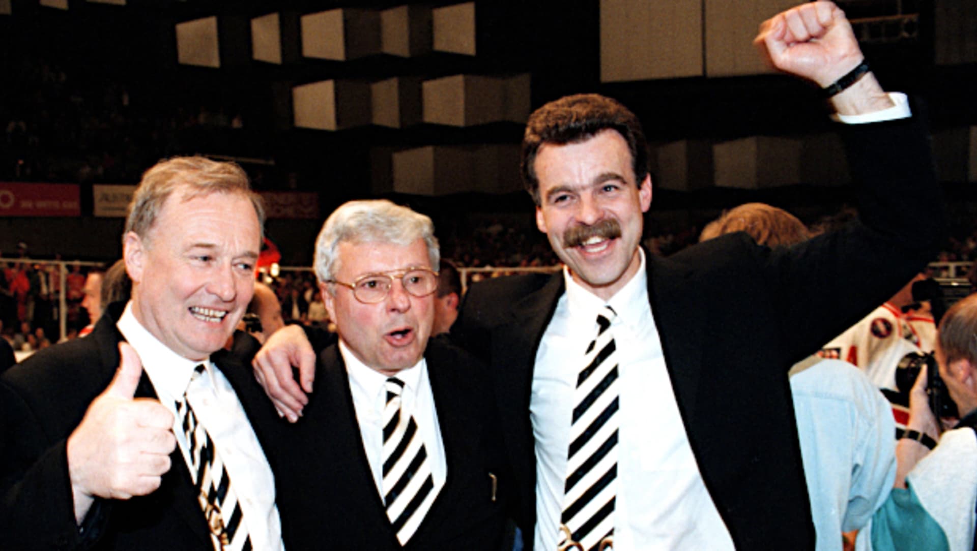 Trenéři mistrů světa z Vídně 1996. Hlavní kouč Luděk Bukač (uprostřed) a asistenti Slavomír Lener (vpravo) a Zdeněk Uher.