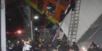 V Mexiku se zřítila nadzemní část metra. Nejméně 24 mrtvých a desítky zraněných
