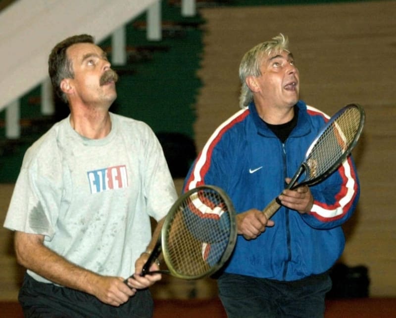 Slavomír Lener (vlevo) se svým bývalým kolegou Ivanem Hlinkou při tenise