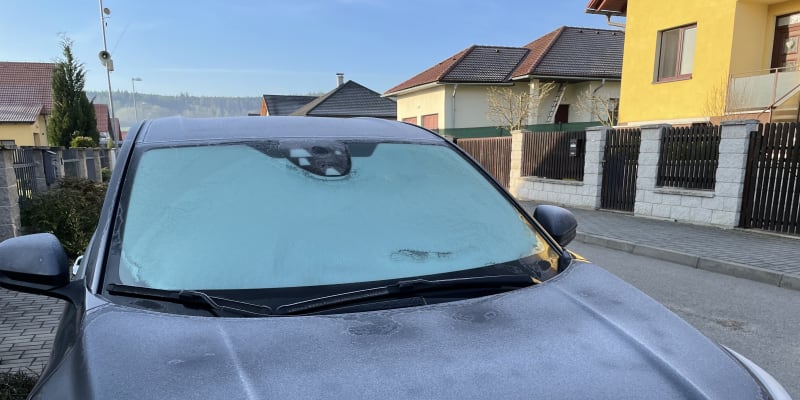 Namrzlý automobil na Vysočině