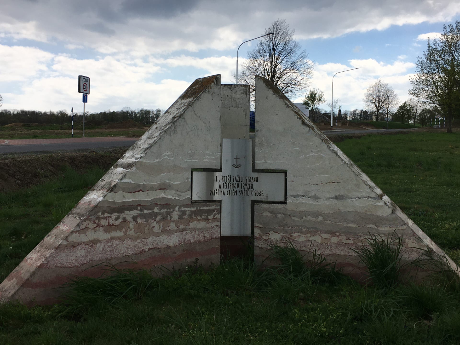 Pomníku u obce Prace