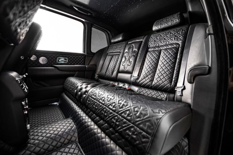 Drakeův Rolls-Royce Cullinan v gotickém stylu