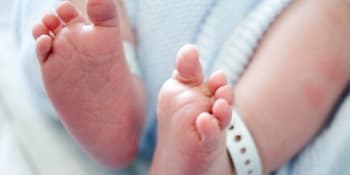 Dvouměsíční dítě zemřelo v nemocnici na covid. Rodiče odmítli převzít tělo a utekli