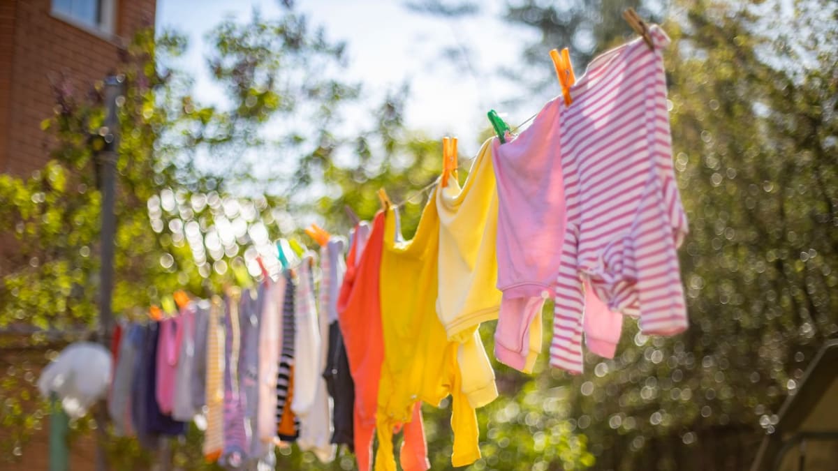 S praním a věšením prádla má zkušenosti každý z nás. (Ilustrační foto)