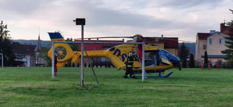 V Děčíně musel zasahovat záchrannářský vrtulník.