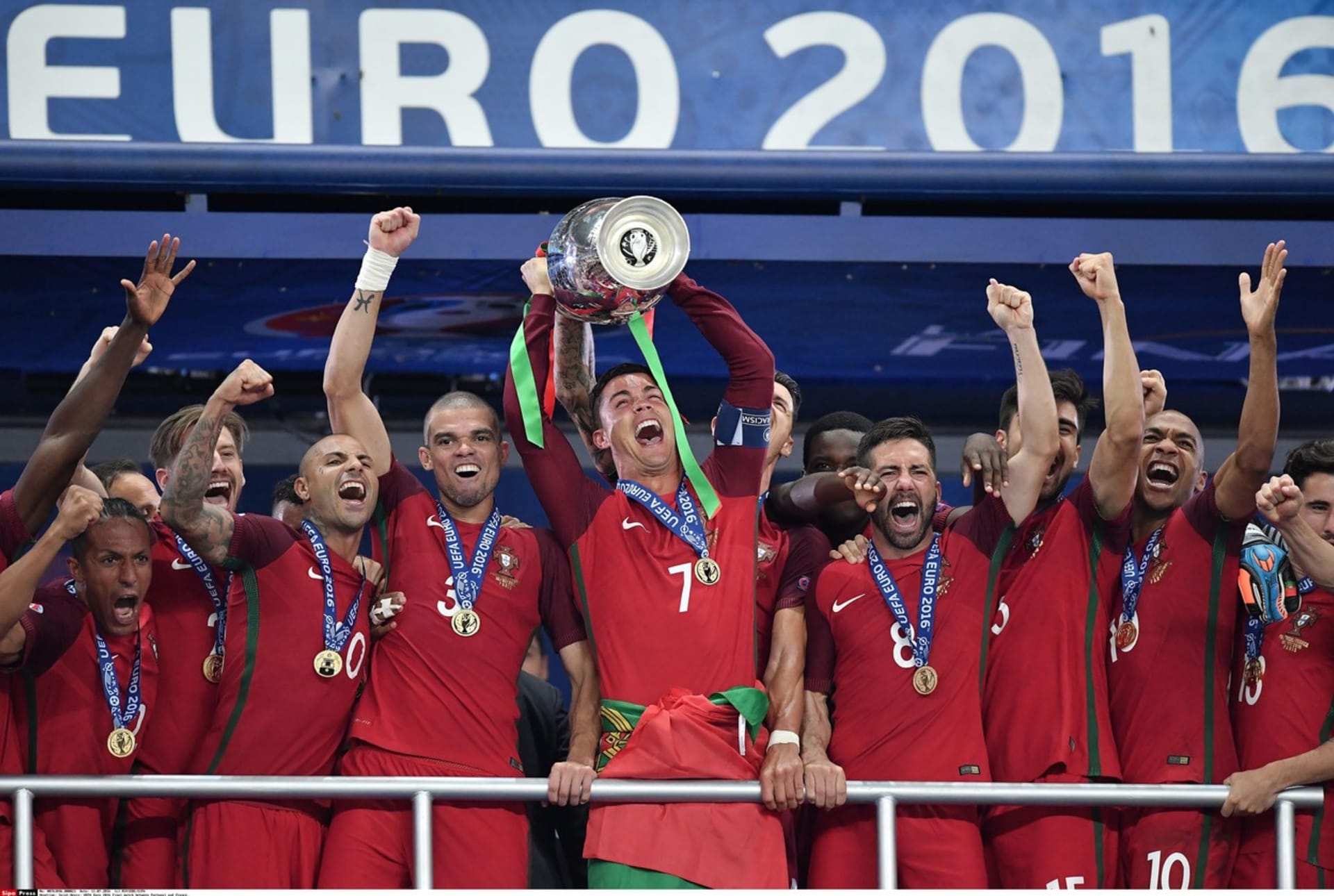 Portugalsko s Cristianem Ronaldem se po Španělsku může stát teprve druhým týmem, který na mistrovství Evropy obhájí trofej.