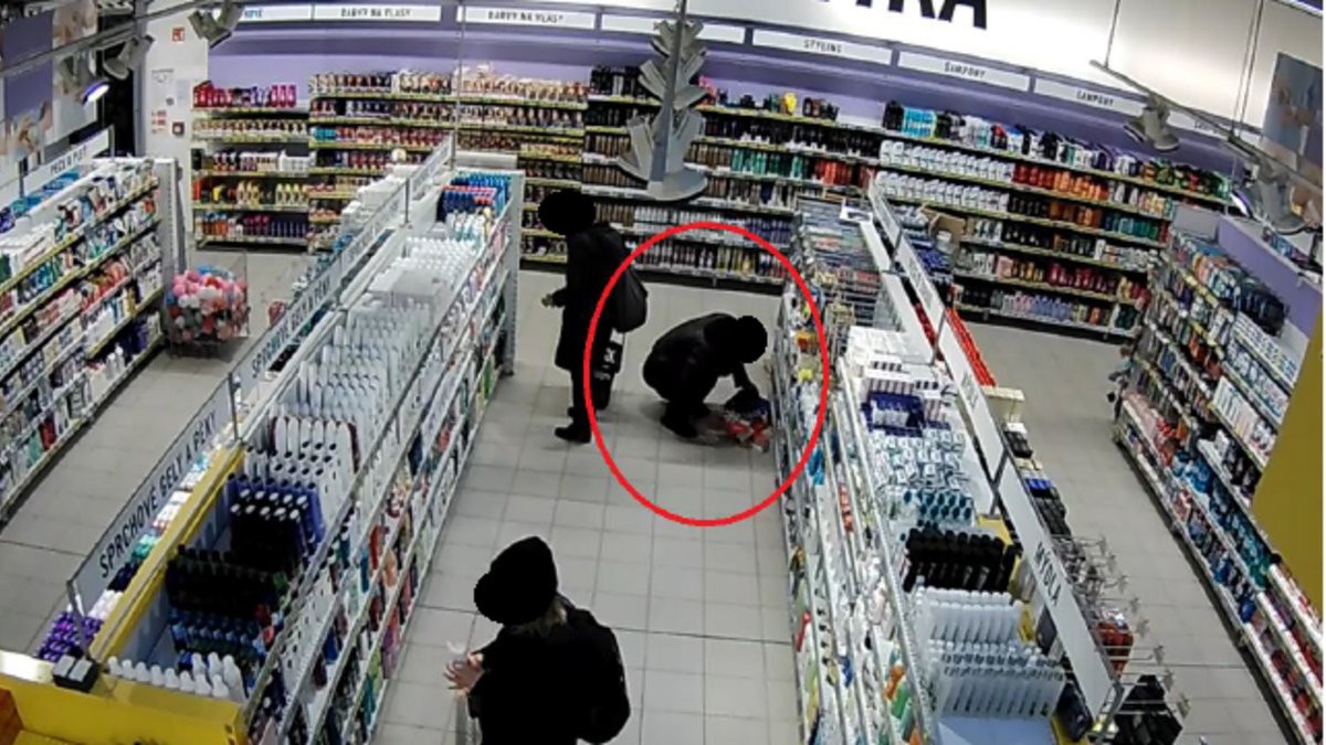 Čtyřiatřicetiletý zloděj ukradl bezmála 350 krabiček prezervativů. (Ilustrační foto)
