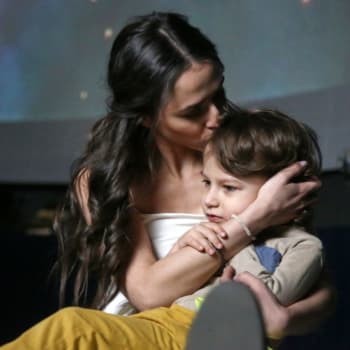 Vyznání pro svého syna Nathaniela zhmotnila herečka Eva Burešová v novém videoklipu Malý princ.