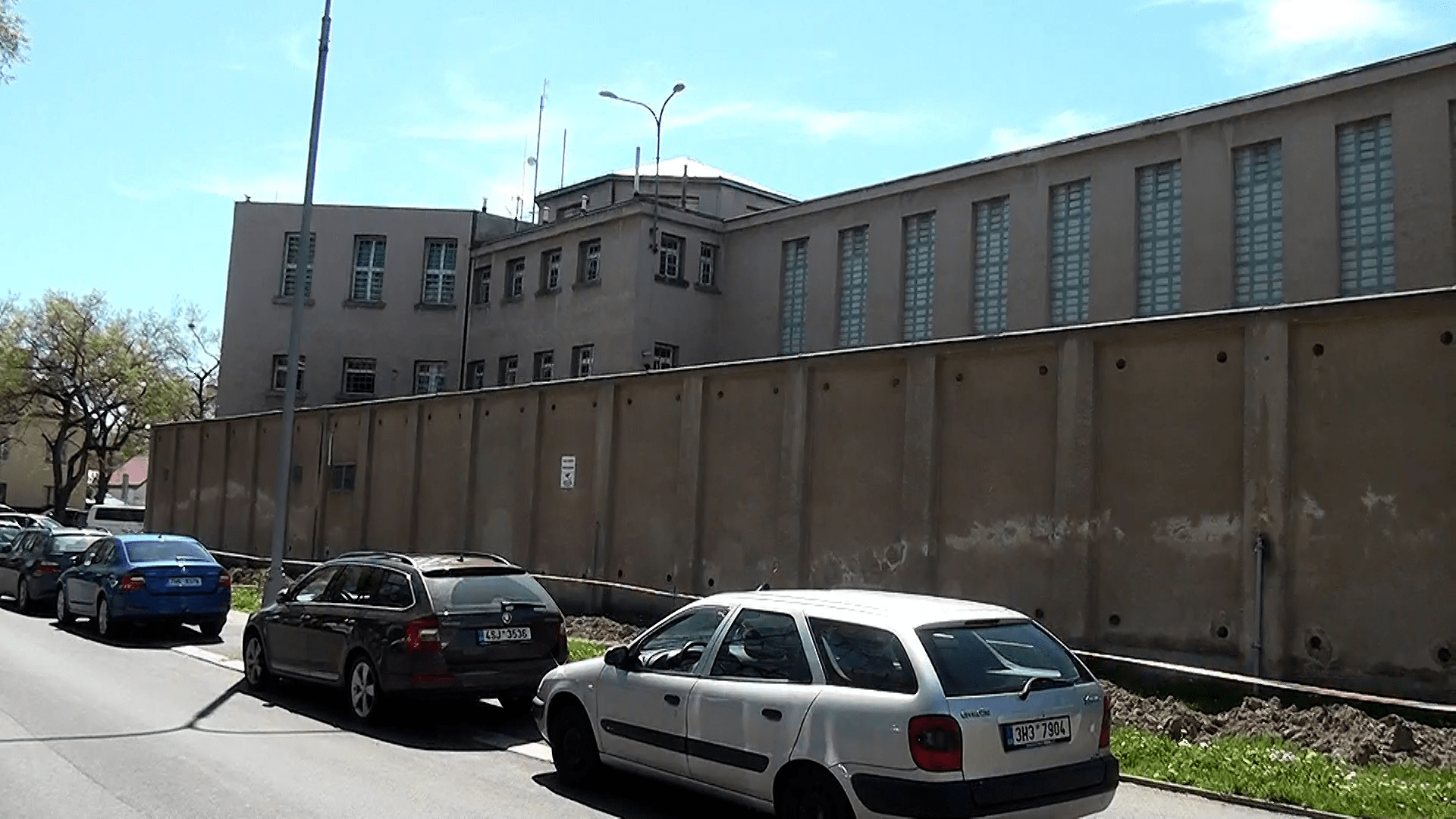Vězeňská služba se vyjádřila k vraždě ve vazební věznici v Hradci Králové.