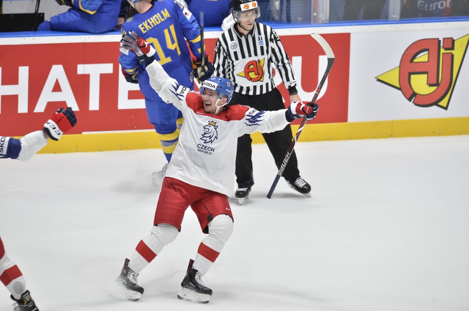 Takto se na šampionátu v roce 2019 na Slovensku z gólu do sítě Švédů radoval český útočník Jakub Vrána.