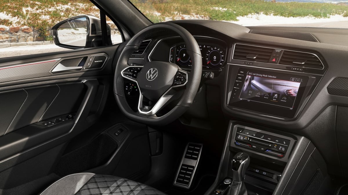 Volkswagen Tiguan Allspace dostal také modernizovaný kokpit včetně head-up displeje a nového zábavního systému.