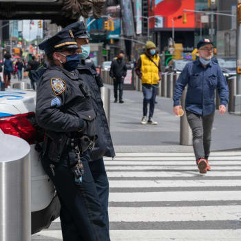 Na proslulém náměstí Times Square v New Yorku se v sobotu strhla potyčka mezi několika muži.