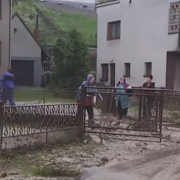 V Šilheřovicích na Opavsku voda a bahno poškodily desítky sklepů.