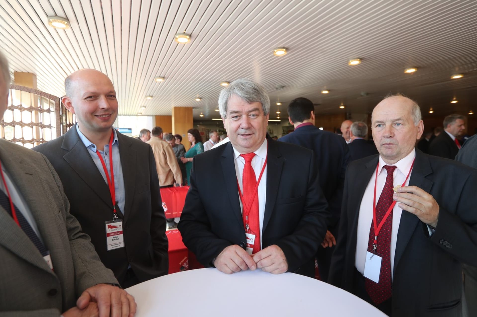 Předseda KSČM Vojtěch Filip (uprostřed) na sjezdu strany v roce 2018.