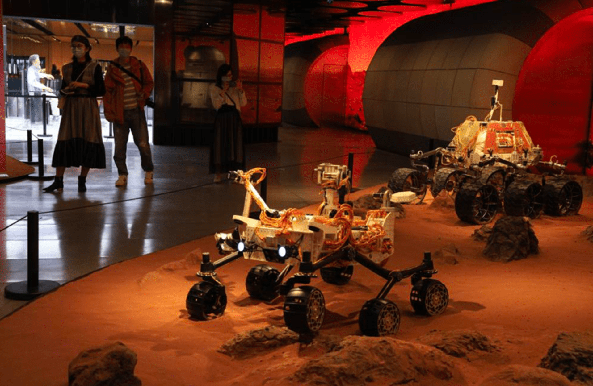 Čínský vesmírný modul přistál na planetě Mars.