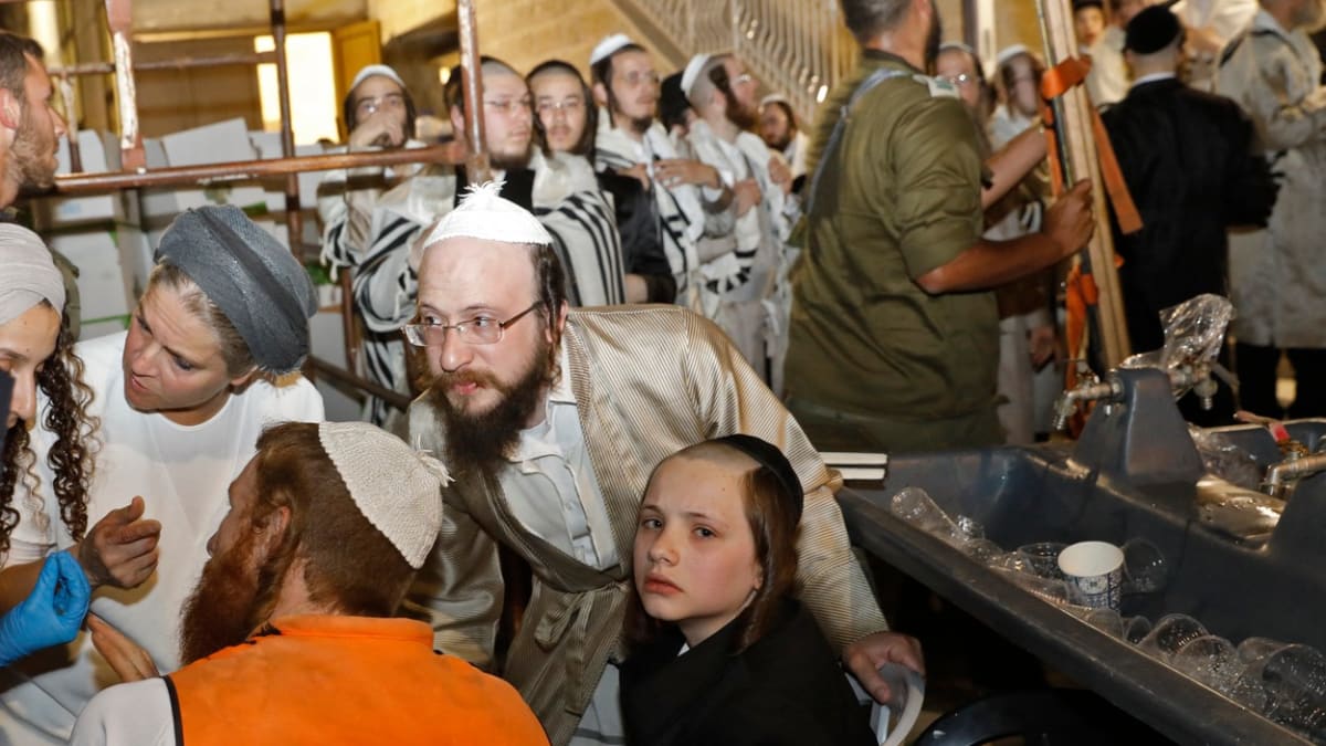 Dva mrtvé a sto zraněných si vyžádalo zhroucení ochozů v synagoze u Jeruzaléma. (Ilustrační foto)