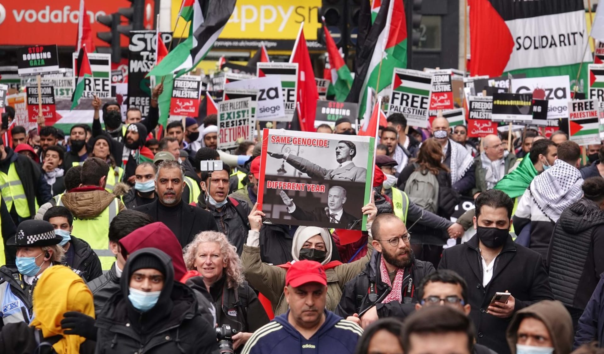 Protest palestinských příznivců proti bombardování Gazy v Londýně