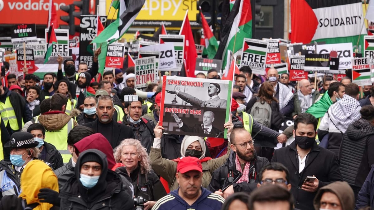 Protest palestinských příznivců proti bombardování Gazy v Londýně