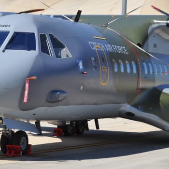 Na letišti přistane první z dvojice nových armádních transportních letounů CASA C-295MW.