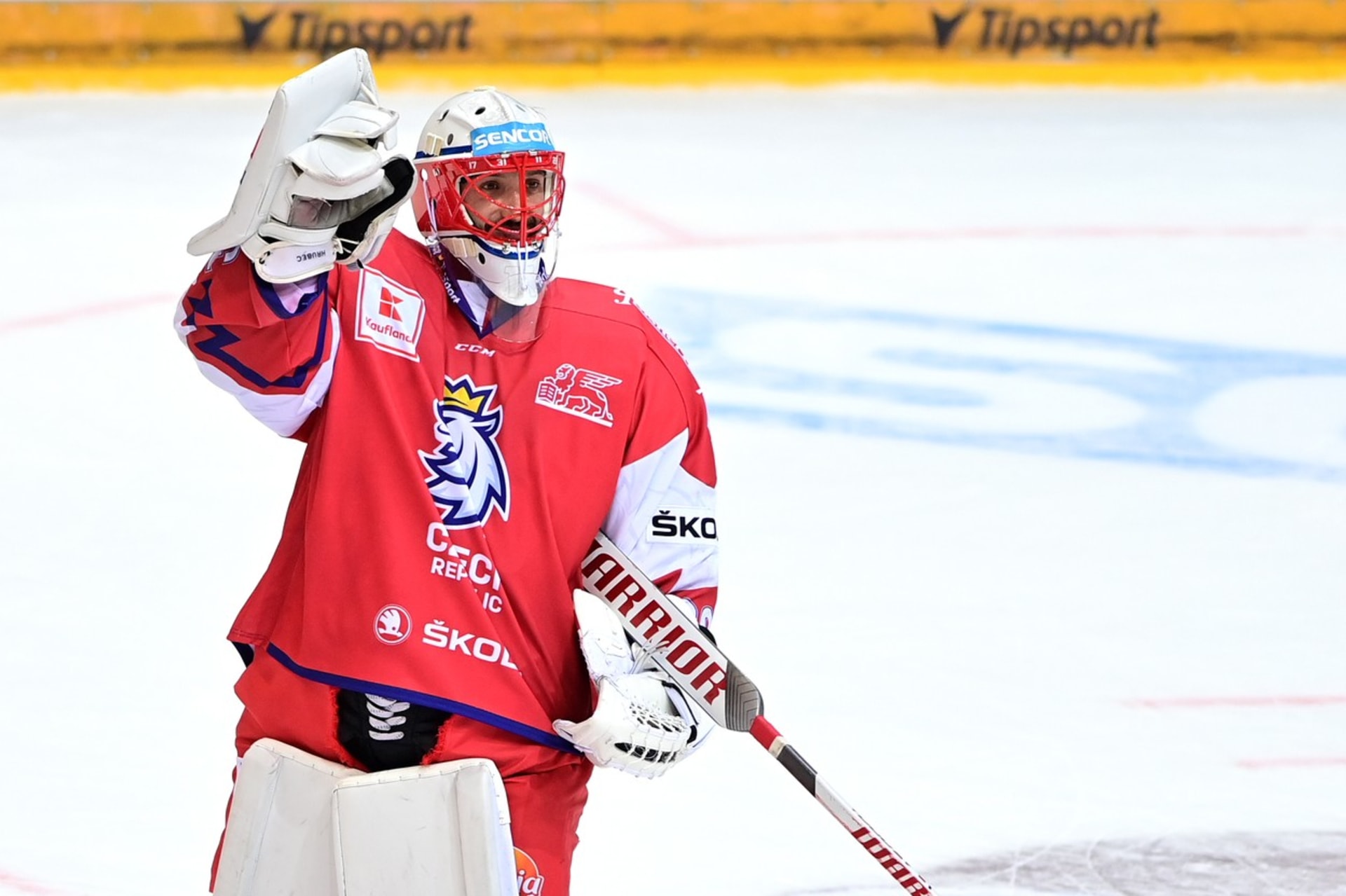 Brankář Šimon Hrubec hraje v KHL za Omsk.