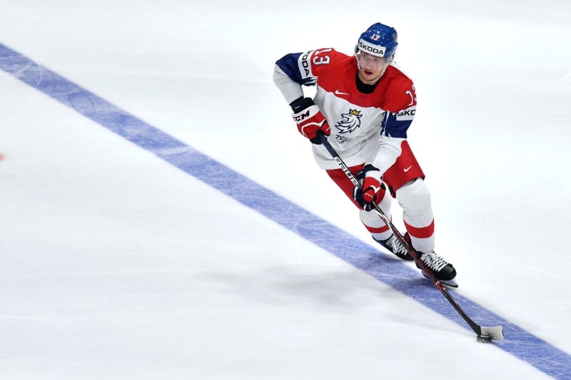 Útočník Jakub Vrána hraje v NHL za Detroit.