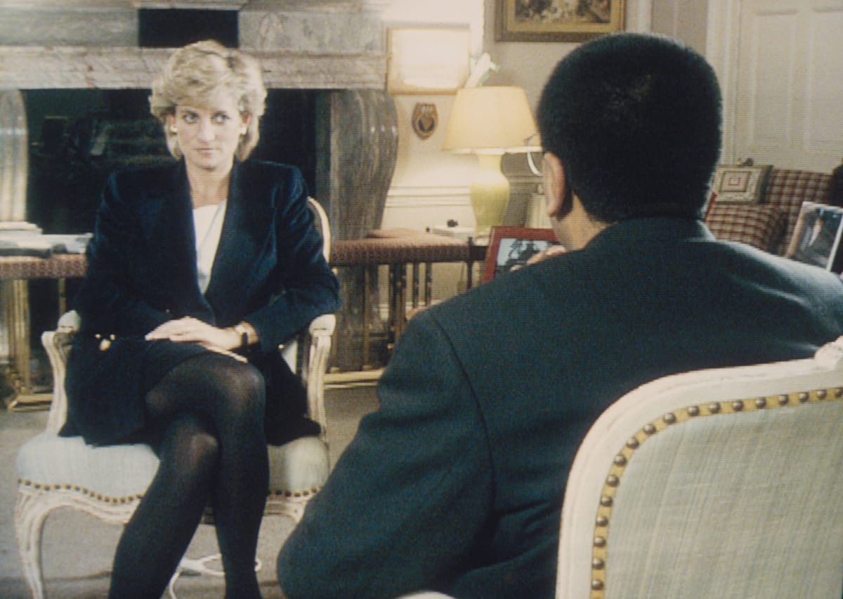 Lady Diana při rozhovoru s Martinem Bashirem