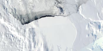Od Antarktidy se odlomil ledovec velký jako Pardubický kraj. Je největší na světě