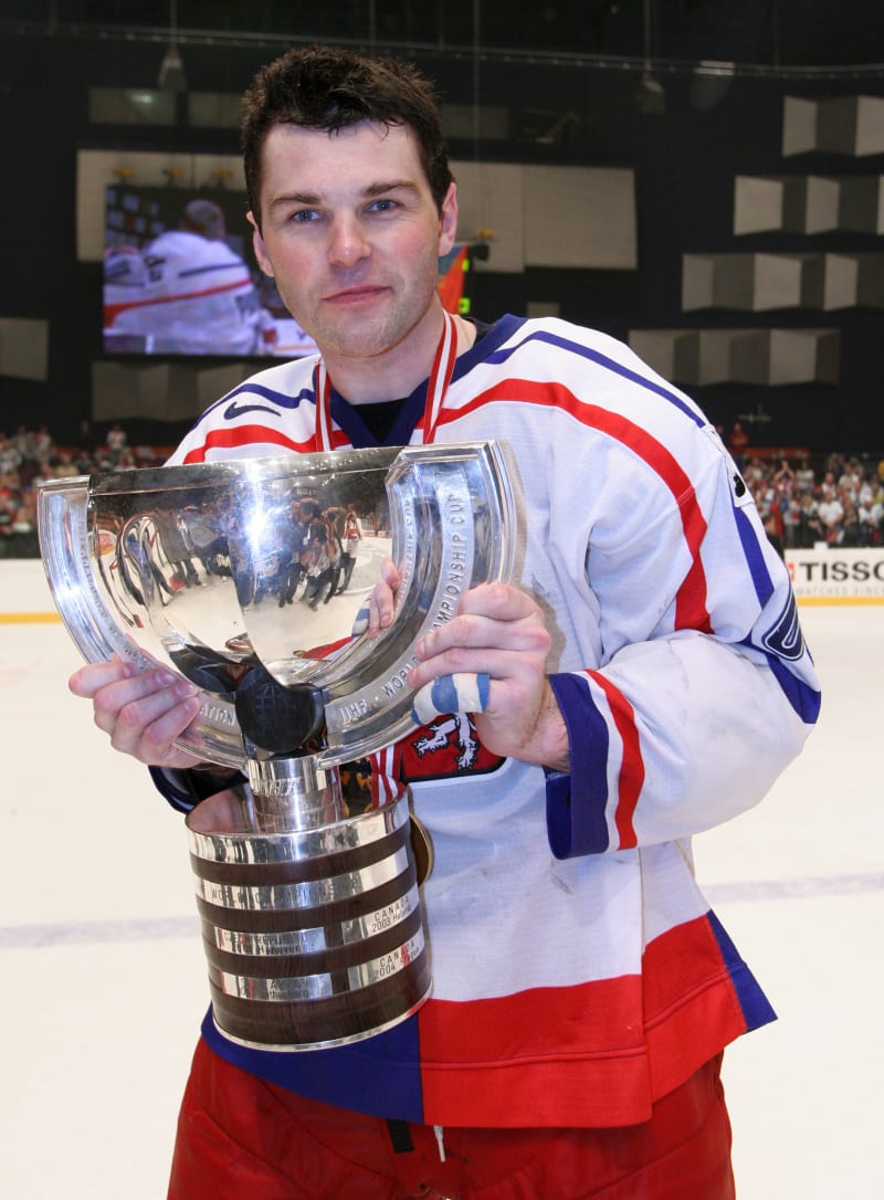 Symbolem úspěšného mistrovství světa v hokeji v roce 2005 ve Vídni se stal zlomený malíček  Jaromíra Jágra na jeho levé ruce.