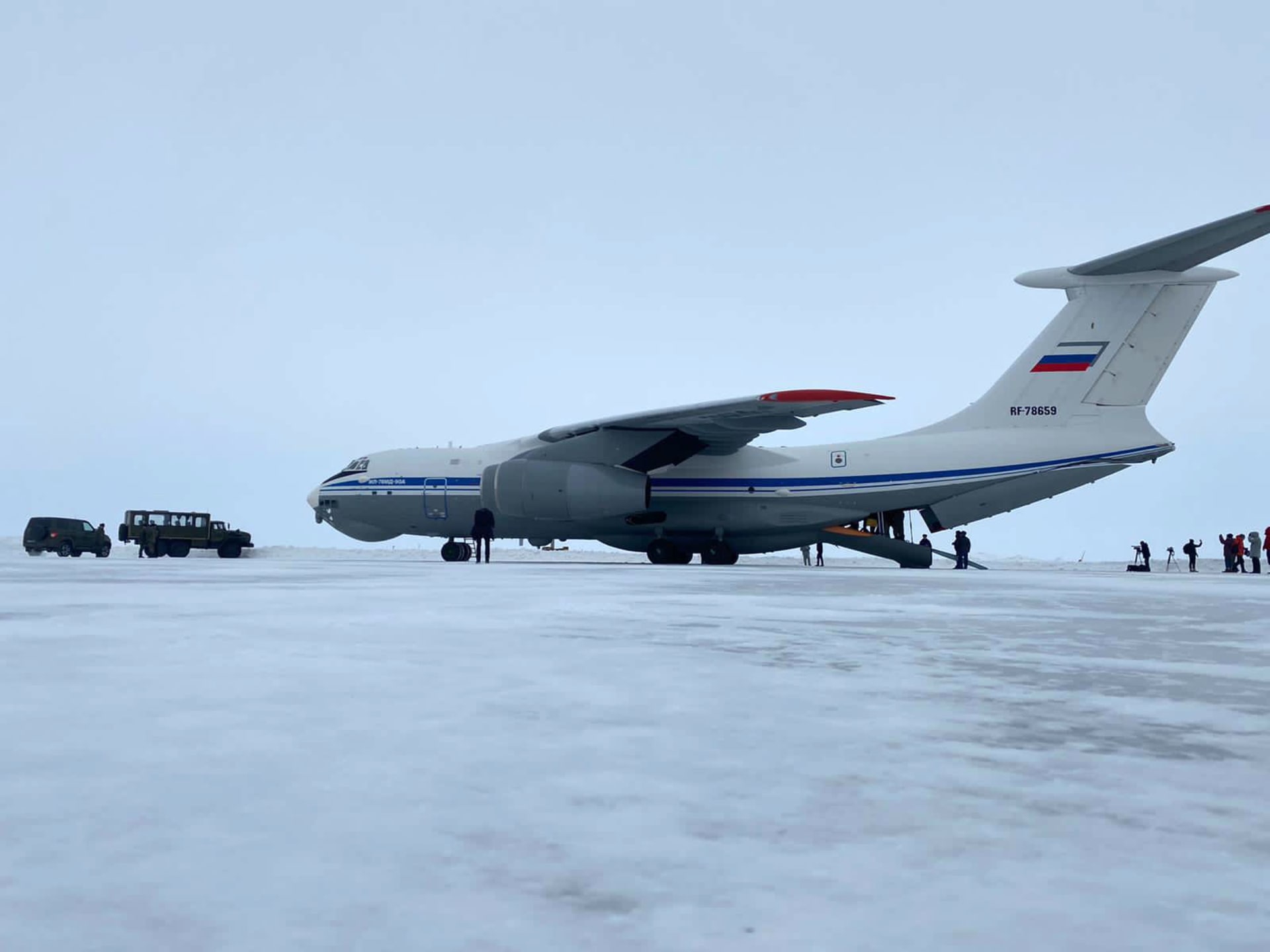 Skutečnost, že čtyřmotorový dopravní letoun Iljušin Il-76 vůbec mohl přistát, svědčí o rostoucí vojenské síle Moskvy.