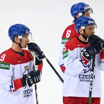 První zápas na mistrovství světa českým hokejistům nevyšel. Rusku podlehli 3:4, když dostali rozhodující gól po špatném střídání 19 vteřin před koncem.