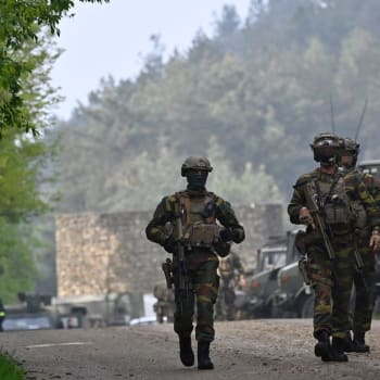Belgičtí vojáci pátrají po ozbrojenci