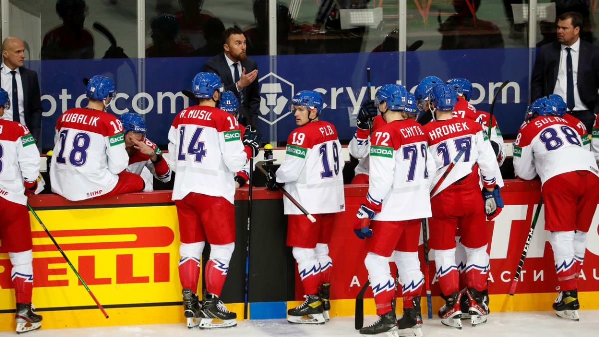 Čeští hokejisté prohráli s Ruskem i Švýcarskem a zažili nejhorší vstup na mistrovství světa za posledních 30 let.