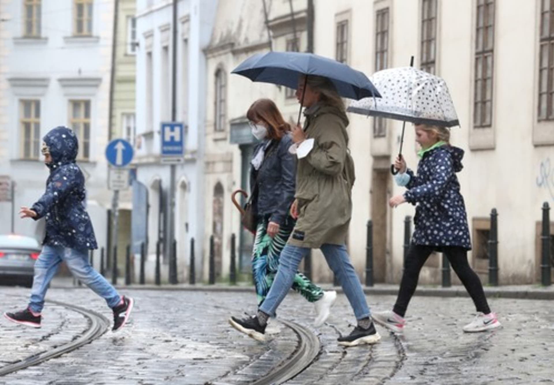 Deštníky se na mnoha místech Česka budou během úterý hodit