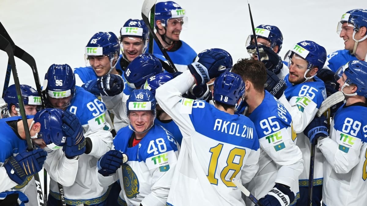 Kazaši se řadí mezi outsidery, kteří během letošního hokejového šampionátu kosí favority. Napřed obrali o body domácí Lotyše, pak slavili v prodloužení výhru nad Finskem.