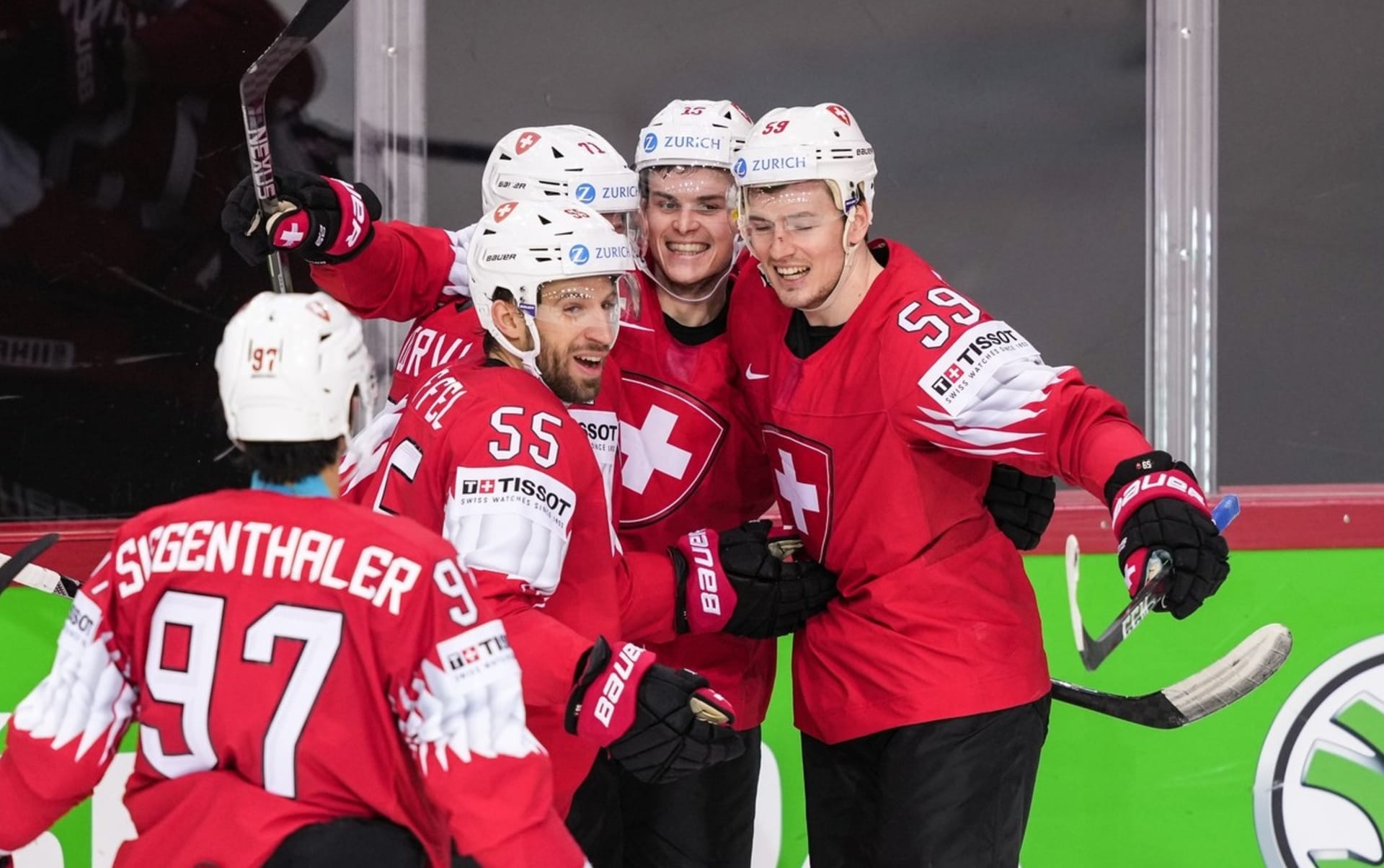 Hokejisté Švýcarska se oklepali z debaklu od Švédů a nekompromisním výsledkem 8:1 porazili Slovensko.