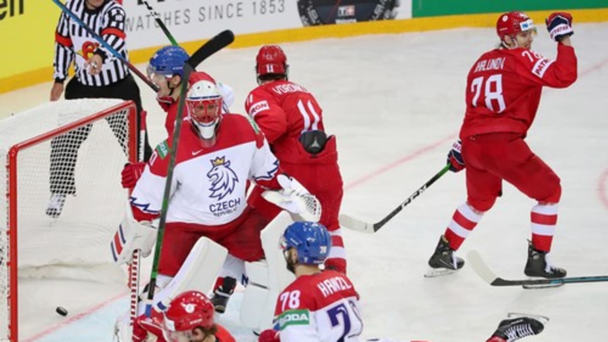 Rusové se radují z gólu proti České republice v prvním utkání šampionátu. 