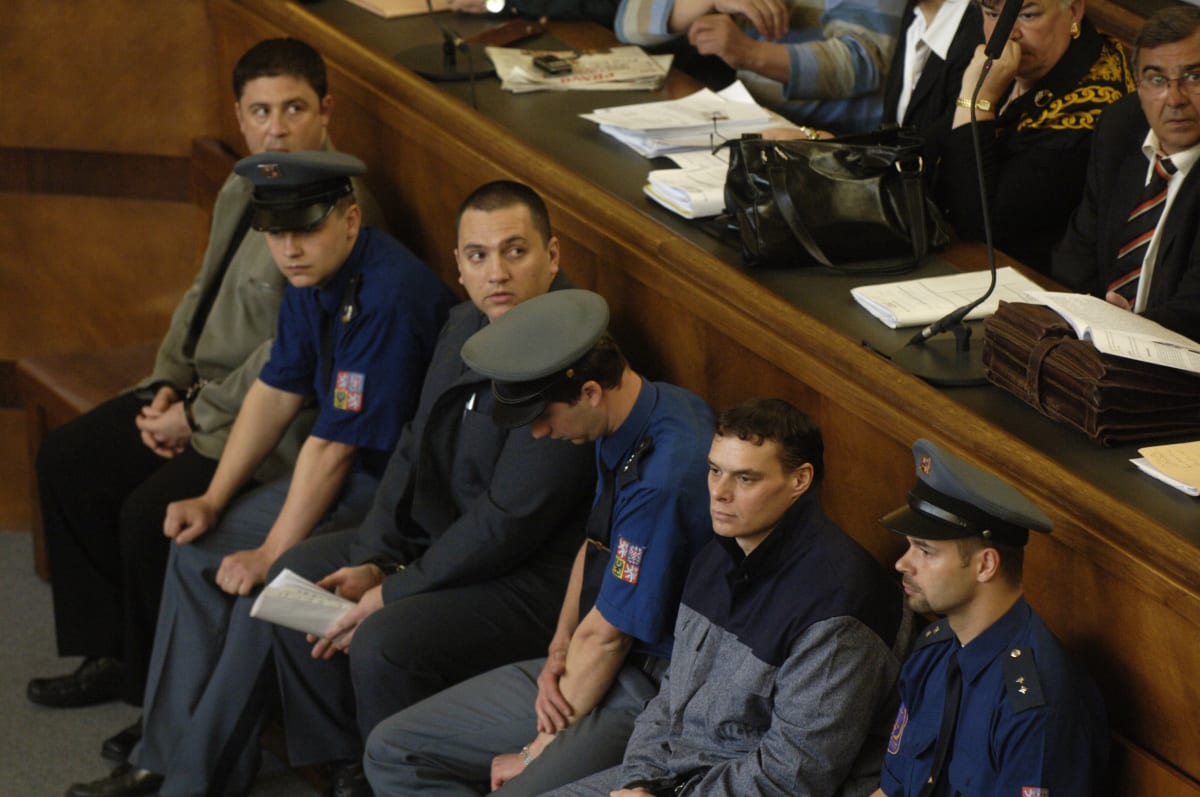 Členové Bergychova gangu u soudu v roce 2007