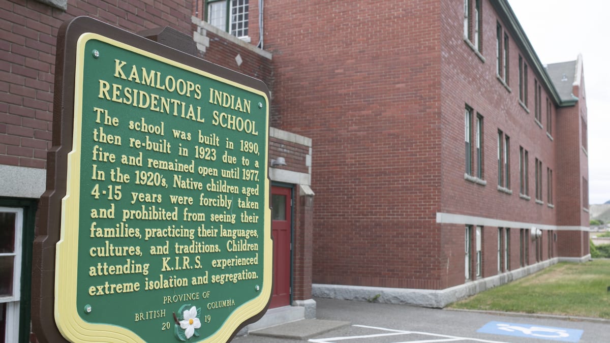 Budova bývalé církevní internátní školy v Kamloops, kde byly nalezeny ostatky 215 dětí.