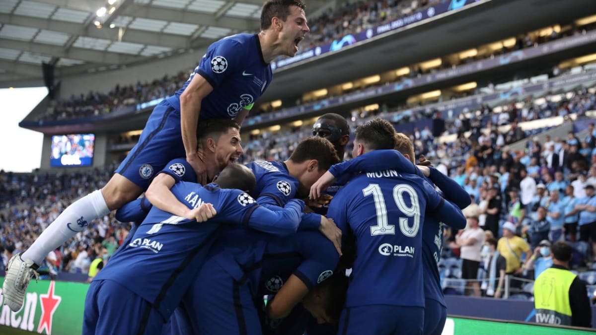 Radost hráčů Chelsea po gólu Kaie Havertze