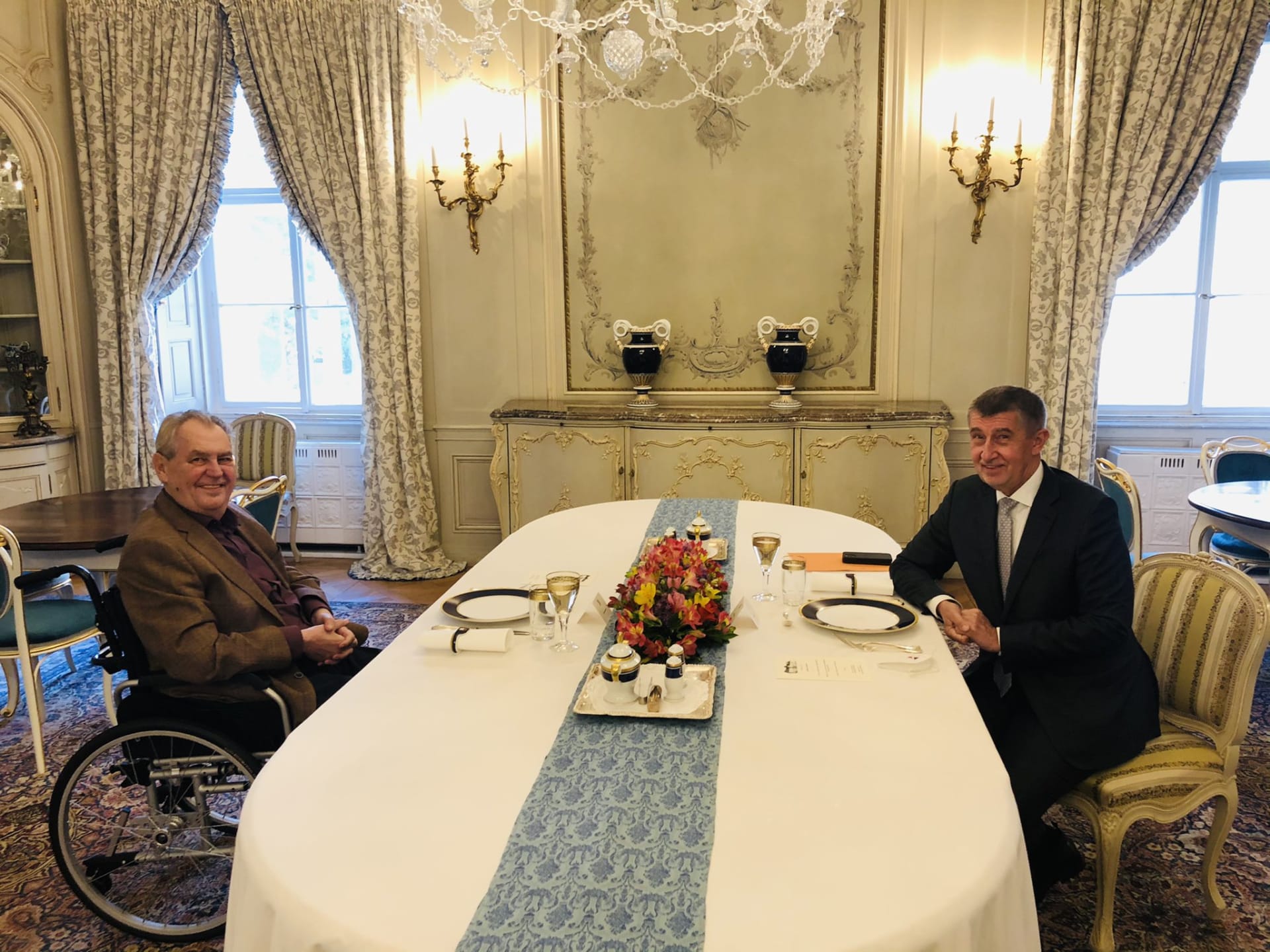 Bývalý premiér Andrej Babiš (ANO) na schůzce s Milošem Zemanem v Lánech.