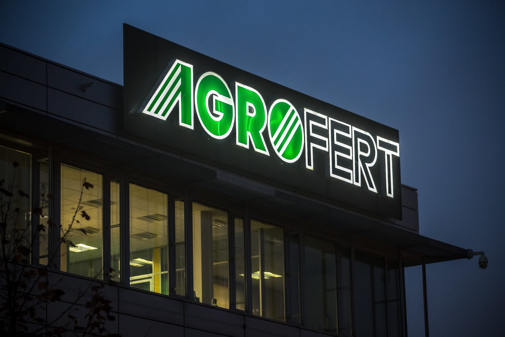 V prosinci 2007 se však přeměnilo na akciovou společnost s akciemi na majitele a později získalo padesátimilionovou evropskou dotaci v programu pro malé a střední podniky, na kterou by jako součást Agrofertu nemělo nárok.