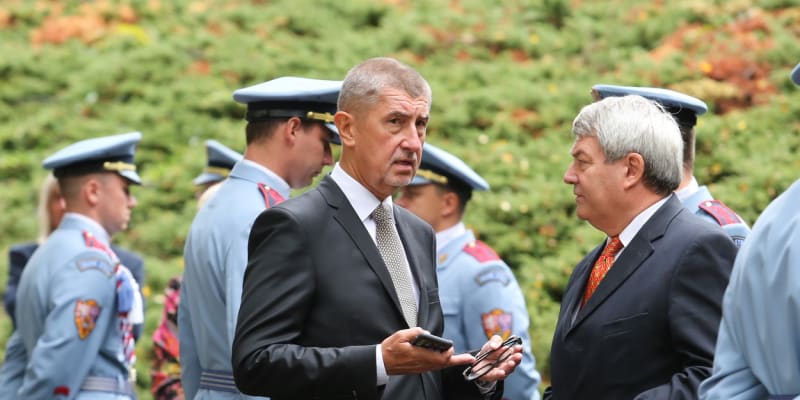 Premiér Andrej Babiš (vlevo) s šéfem KSČM Vojtěchem Filipem na snímku z roku 2018