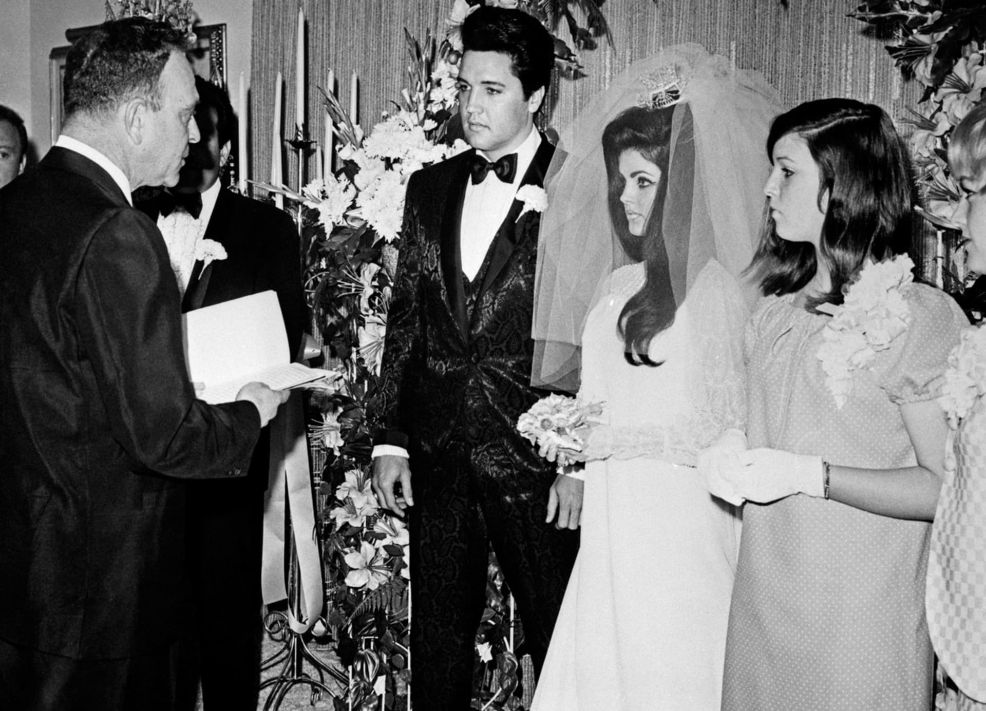 Elvisova svatba s Priscillou. Společně strávili šest let.