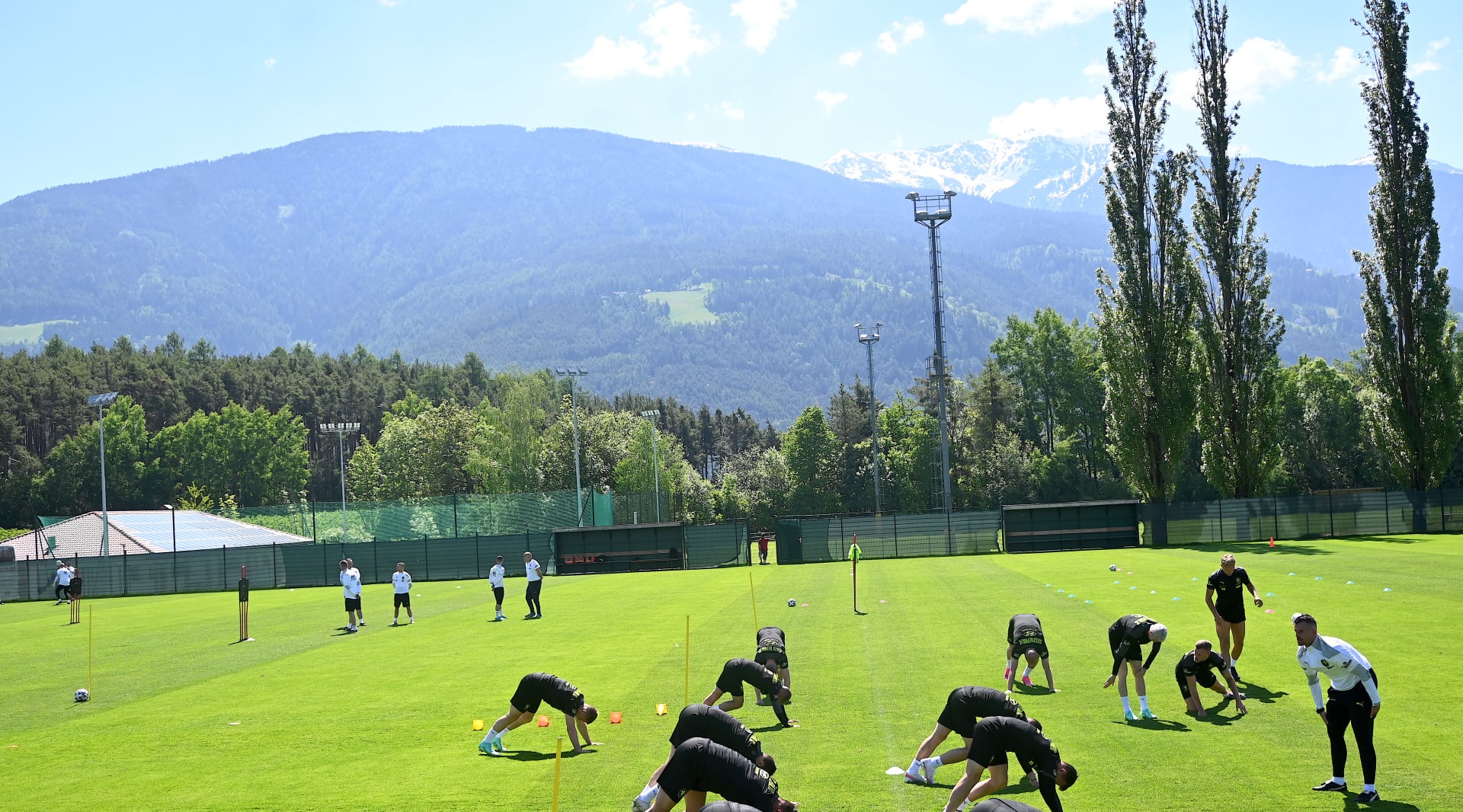 Čeští fotbalisté trénují pod vrcholky Alp před mistrovstvím Evropy.